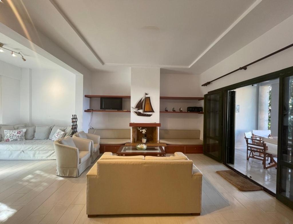 Stay At Beachfront Villa Lilia In Pefkohori, Halkidiki For A Dreamy Vacation Екстериор снимка
